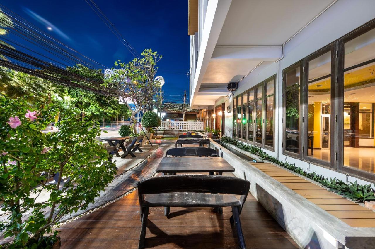 The Jomtien Twelve Hotel Exterior foto
