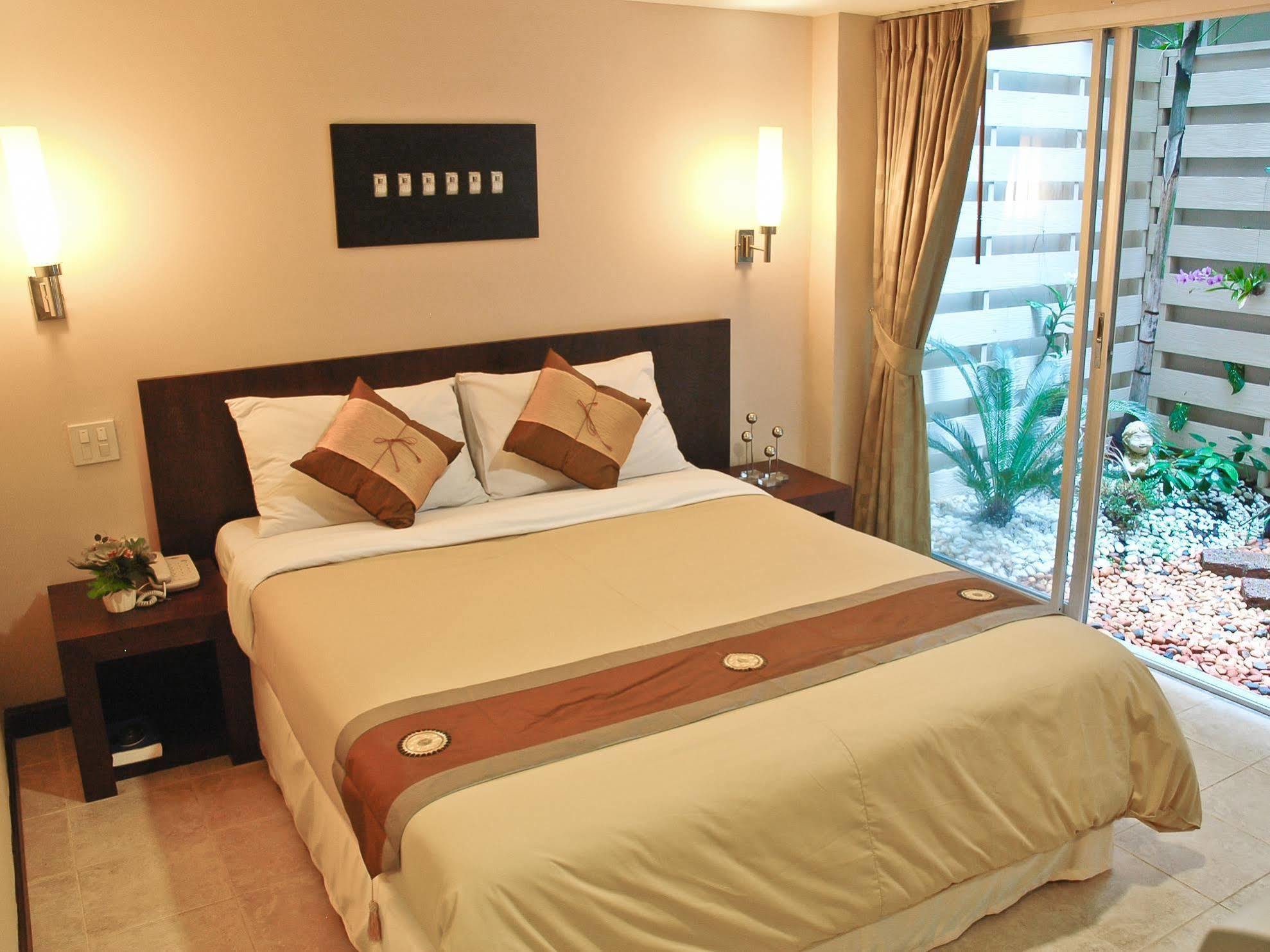 The Jomtien Twelve Hotel Exterior foto